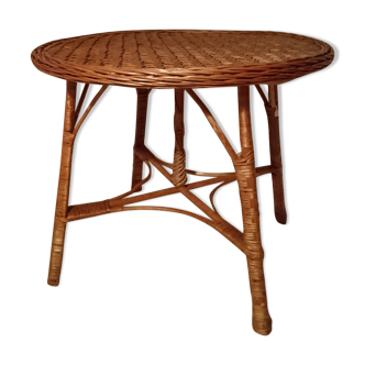 Round wicker table