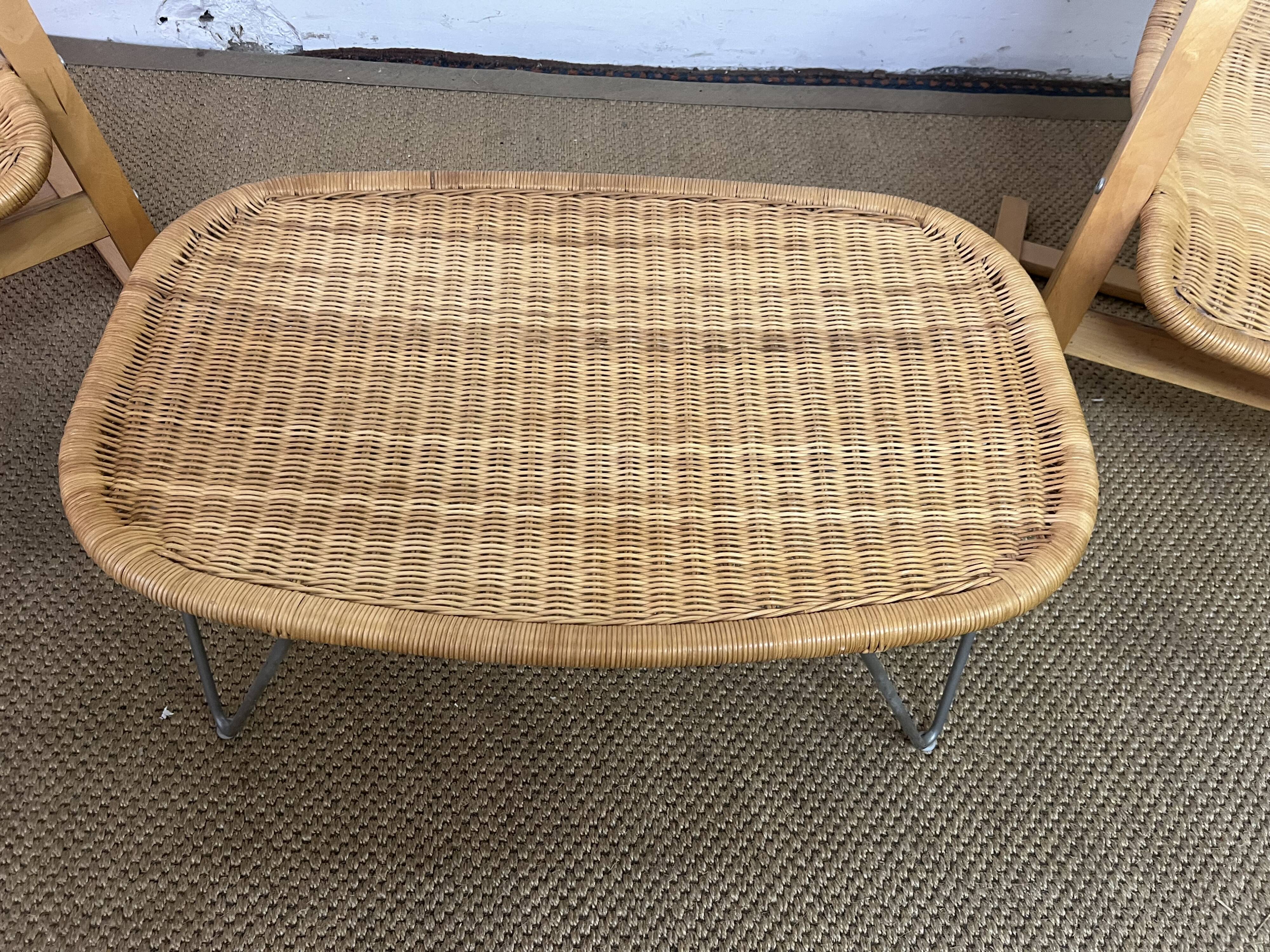 Superbe Ensemble Chaises et petite table en Osier