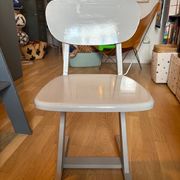 Bureau de comptable et sa chaise a patins de chez laurette