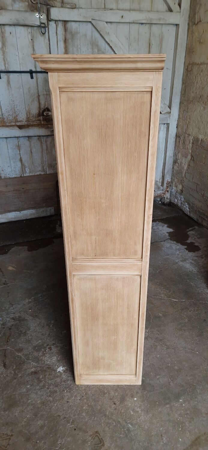 Open bookcase in chene