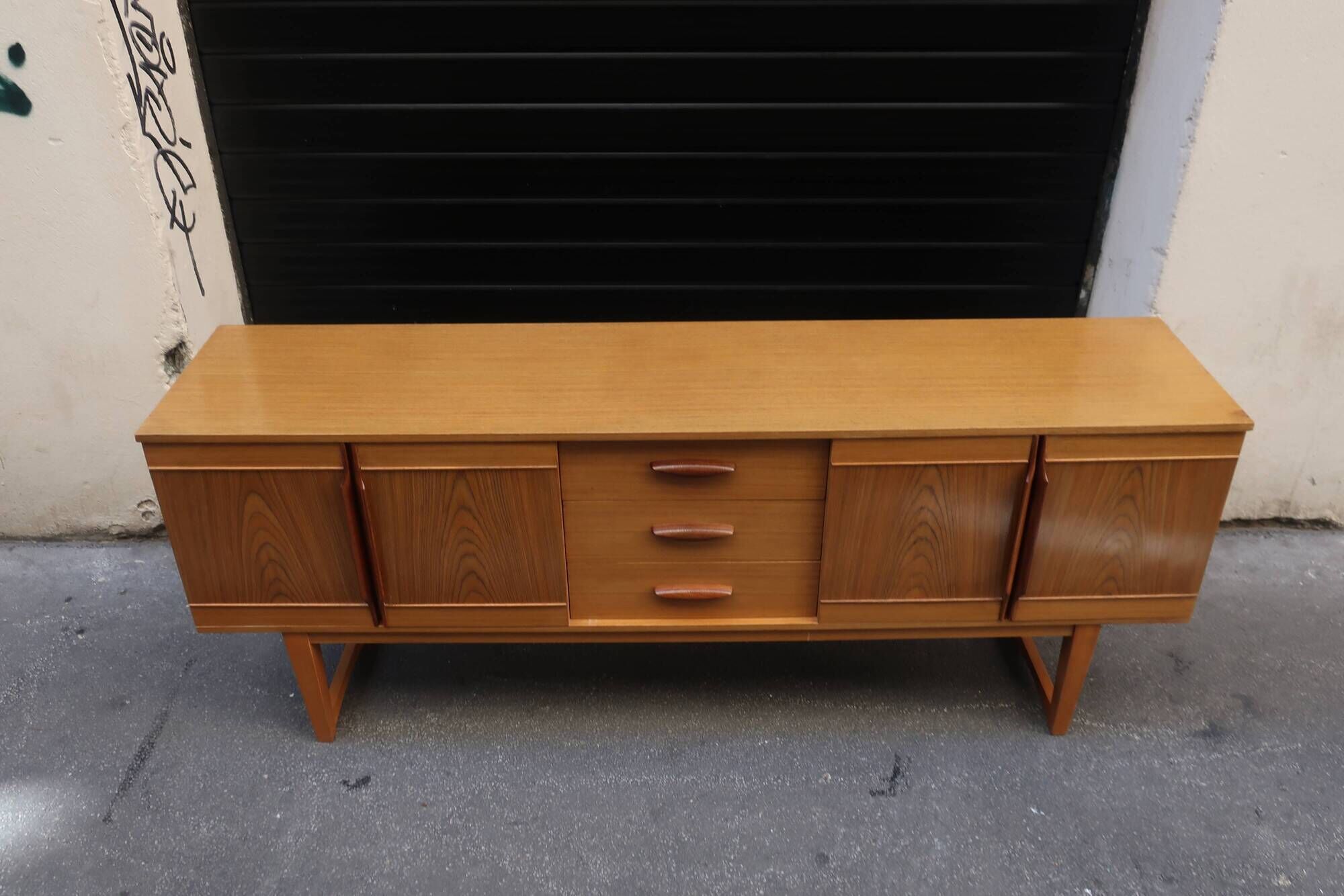 Wooden sideboard of the 70s u-shaped footing
