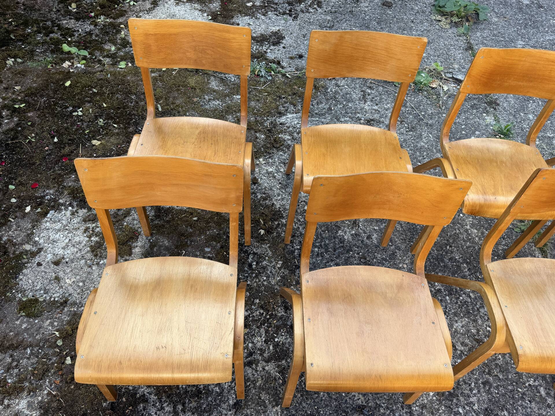Lot de 50 chaises bistrot empilables vintage 