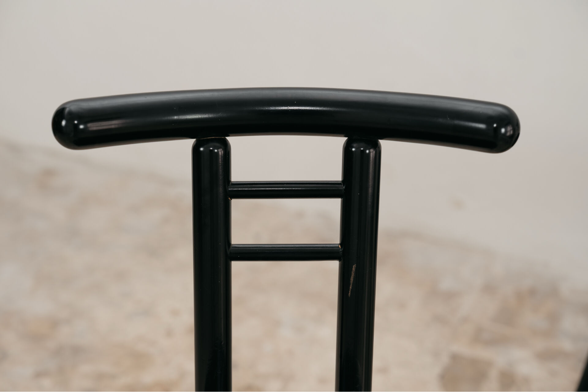 Set of 4 postmodern chairs in Italian Memphis design from the 1980s.