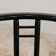 Ensemble de 4 chaises style postmoderne Memphis design italien années 1980.
