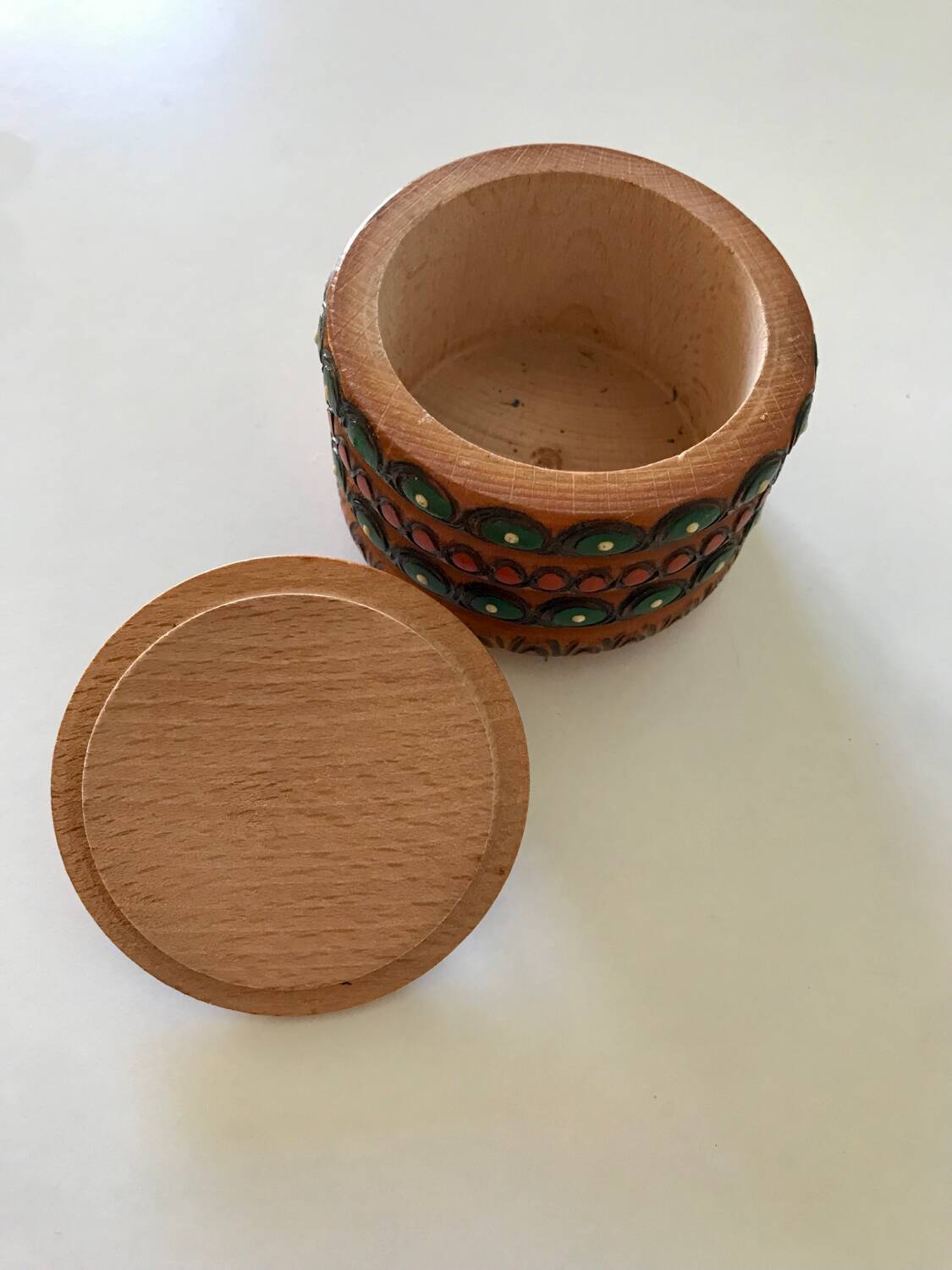 Vintage small round box with lid in light wood carved in relief decorated painted