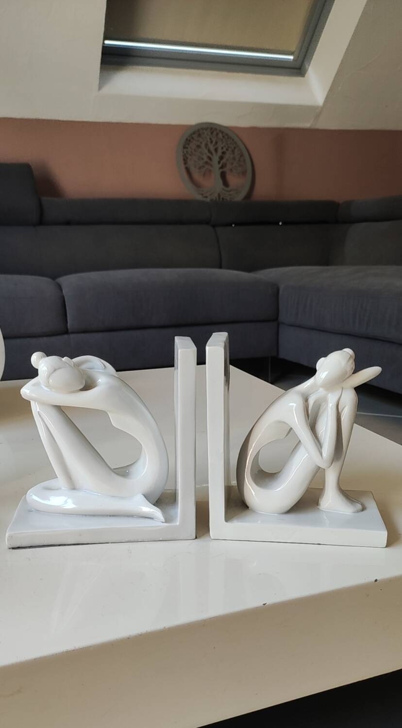 Paire de serre-livres figurines féminines