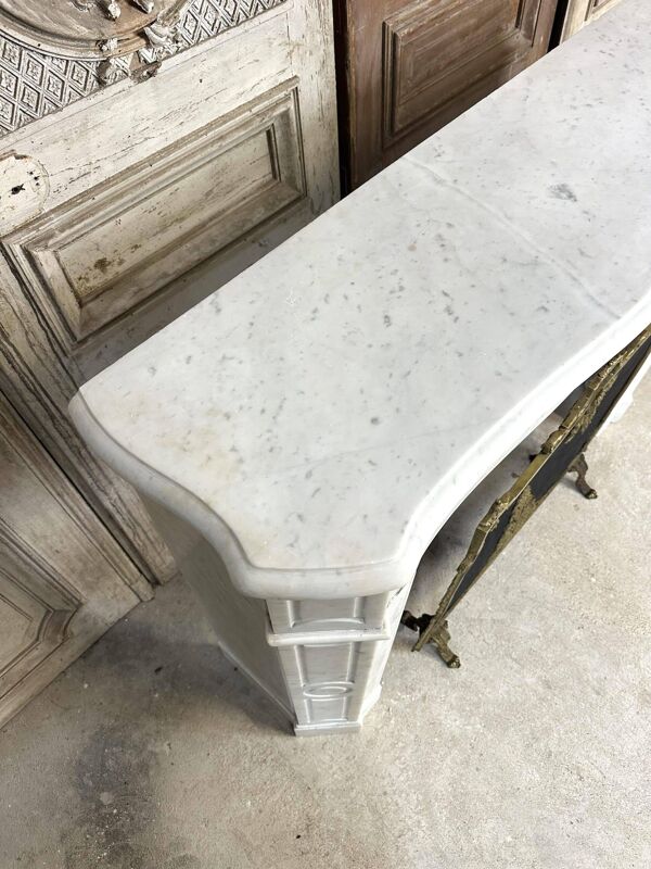 Cheminée de style Louis XV en marbre blanc circa 1900