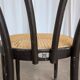 Chaise de salle à manger vintage en bois cintré : siège en osier noir de style Thonet