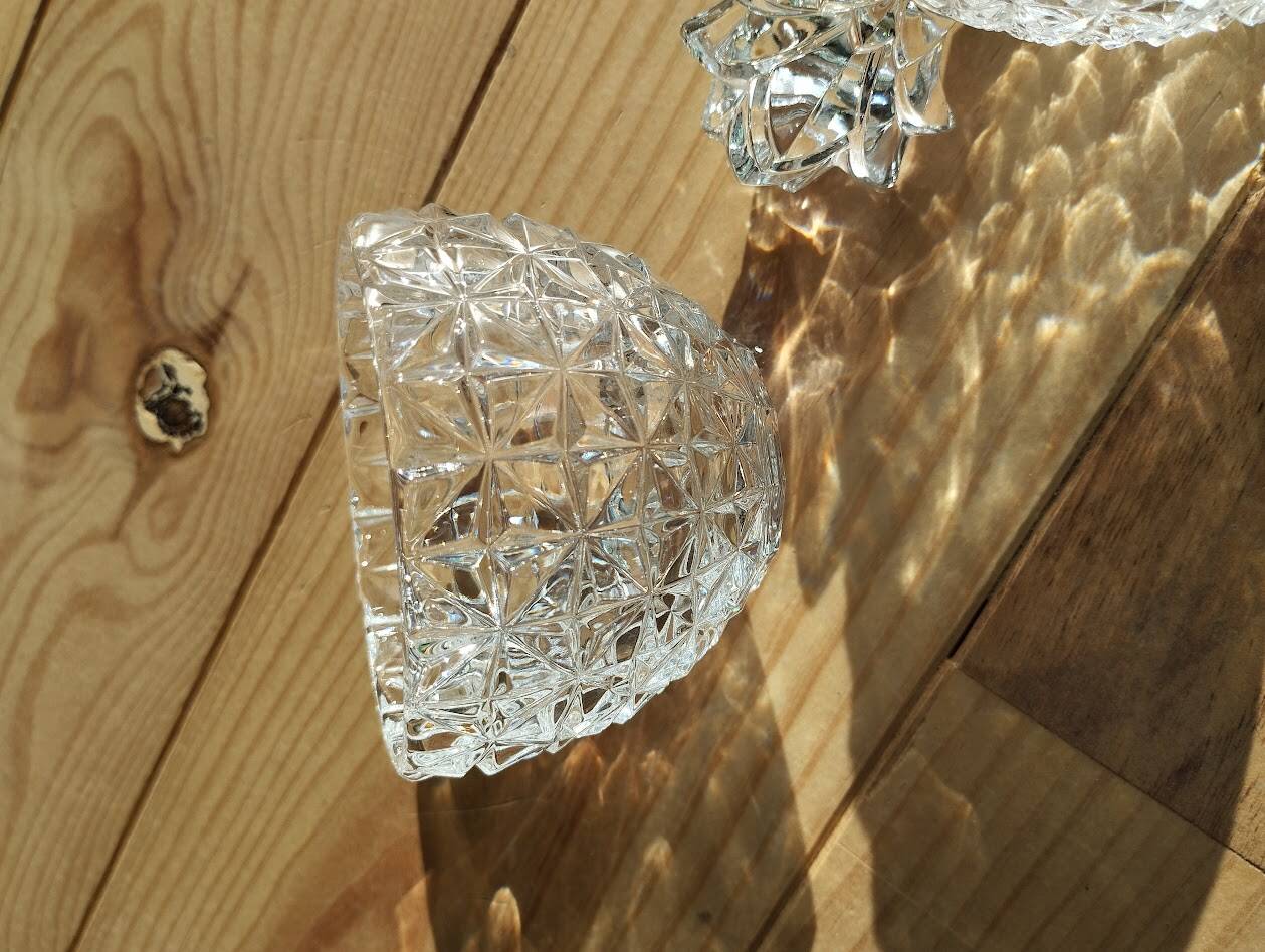Cut crystal pineapple bonbonnière – Iconic decorative piece