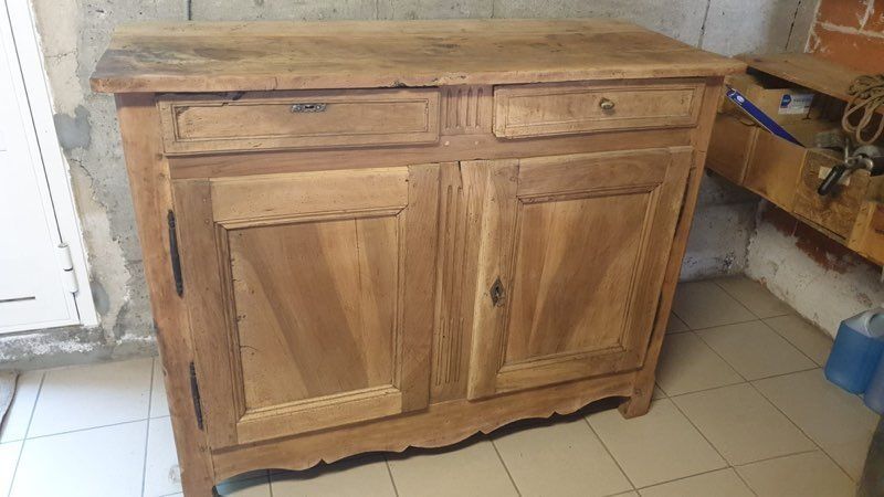 Rustic antique buffet in solid wood with 2 drawers.