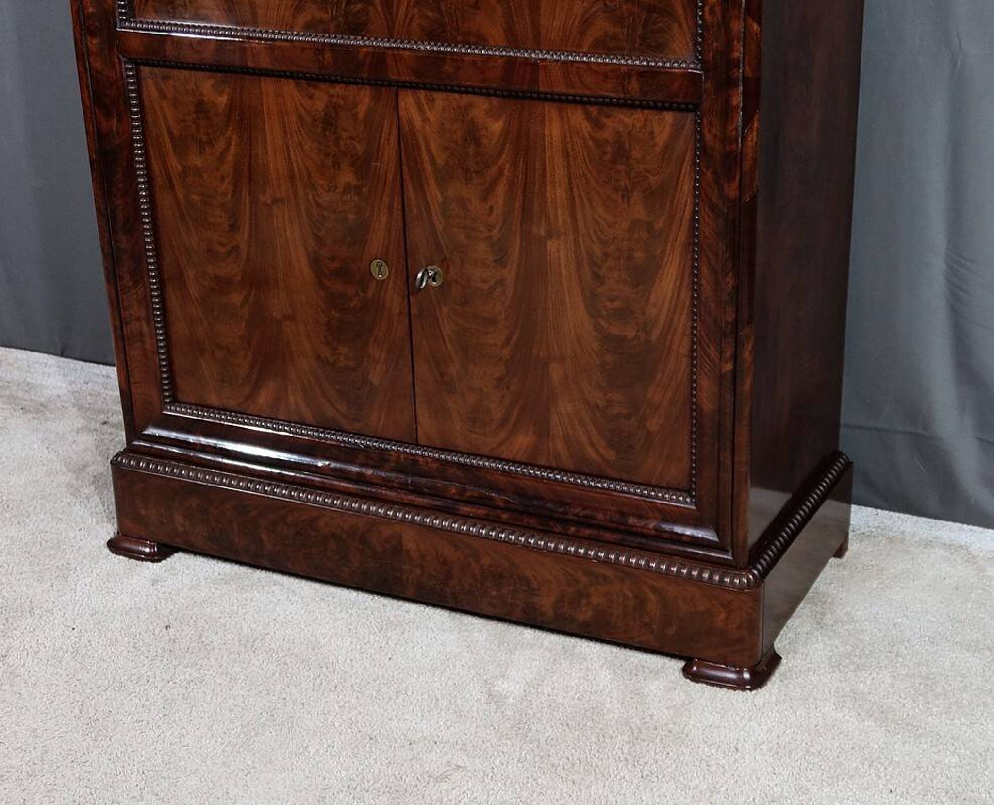 Small Secretary in Burl Mahogany Veneer, Restoration Period – Early 19th Century