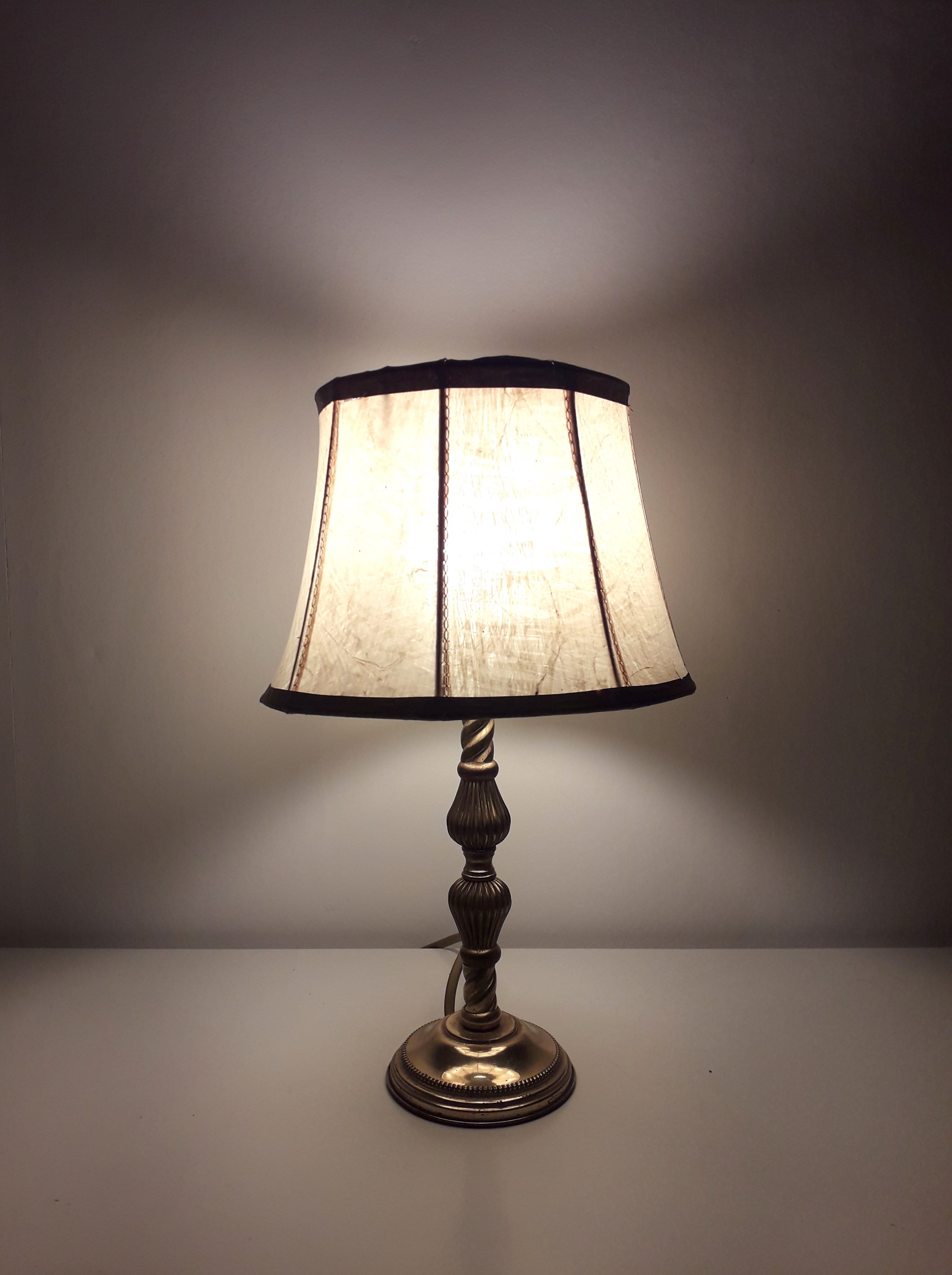Lampe à poser / chevet - Pied laiton. 1960