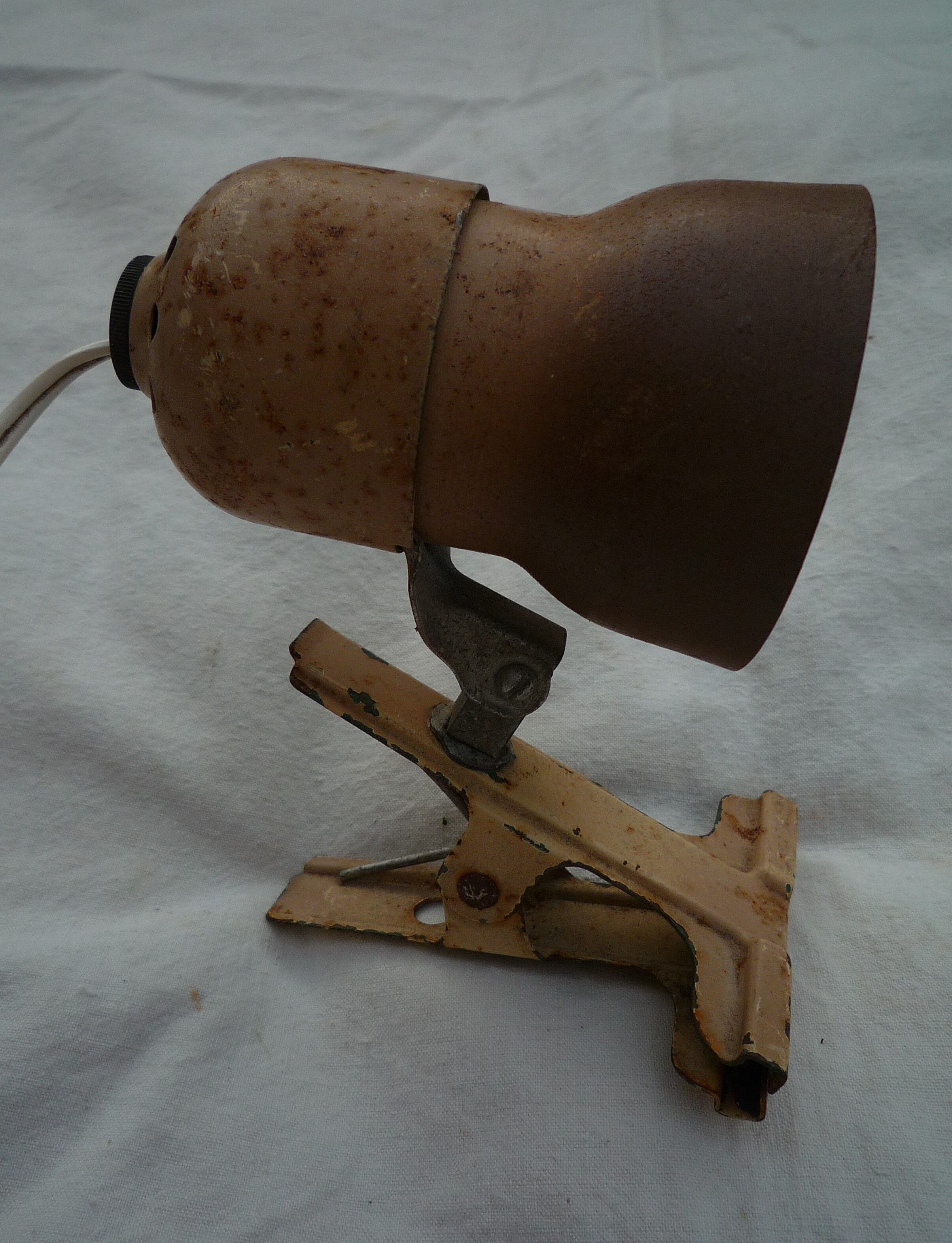 Clip spot in beige lacquered metal, industrial style, late 60s