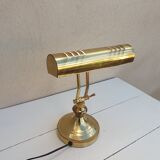 Banker's lamp to table
