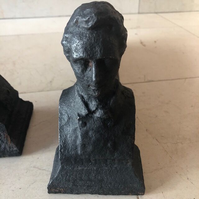 Paire de chenets "Tête de Chateaubriand", époque 19ème siècle