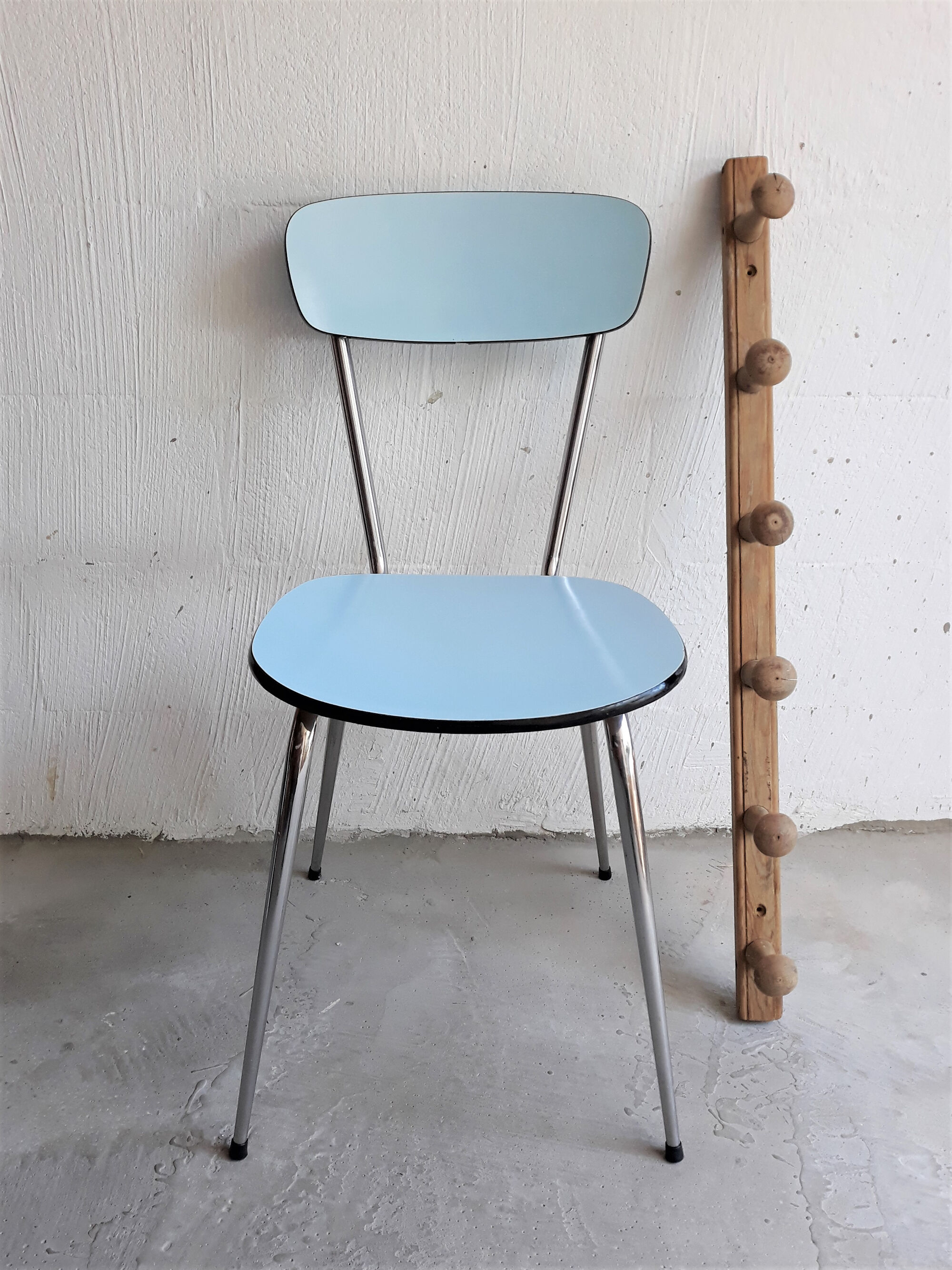 Chaise formica bleue