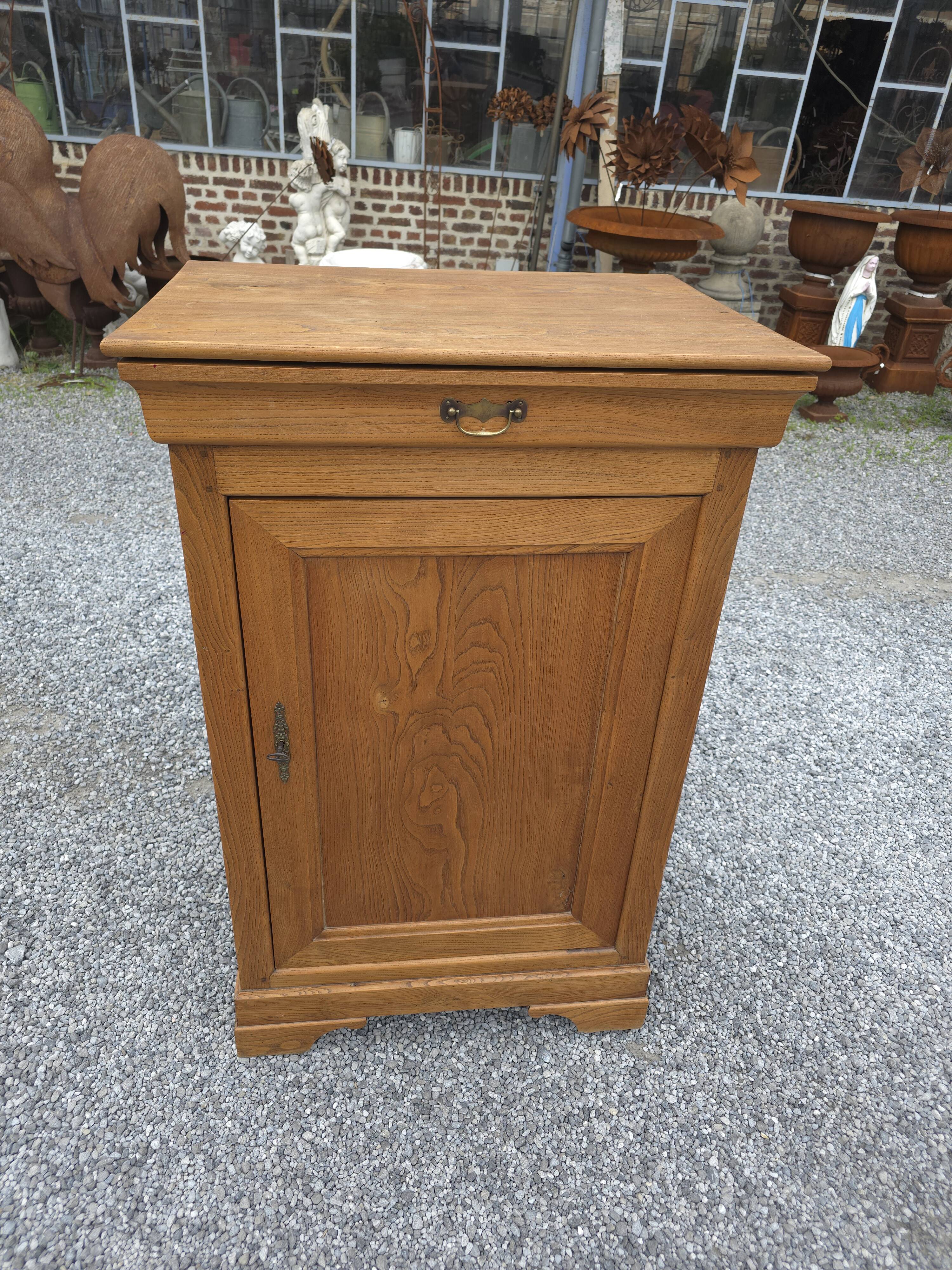 Buffet cabinet in solid elm