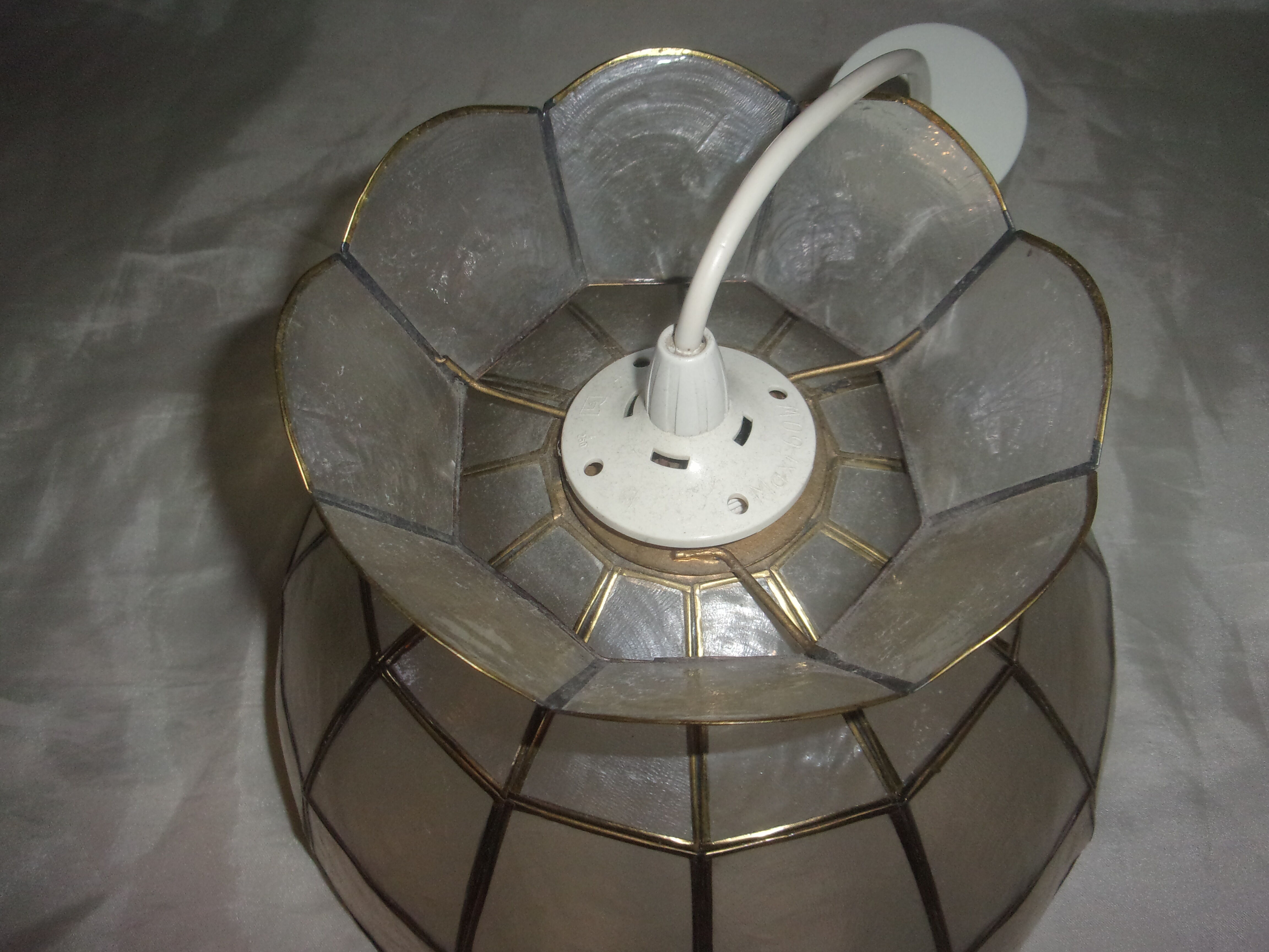 Mother-of-pearl and brass suspension