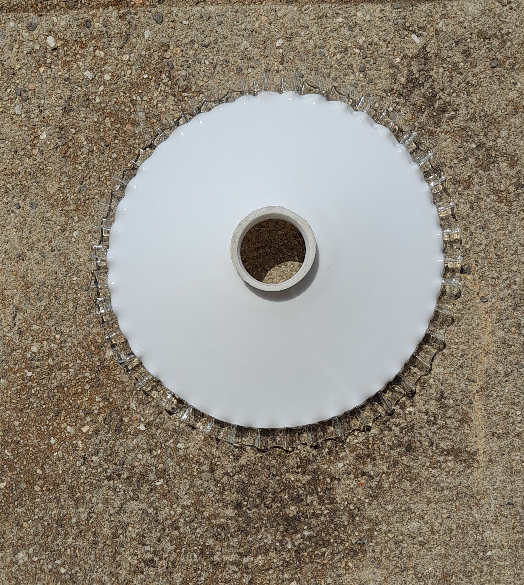 Serrated opaline suspension