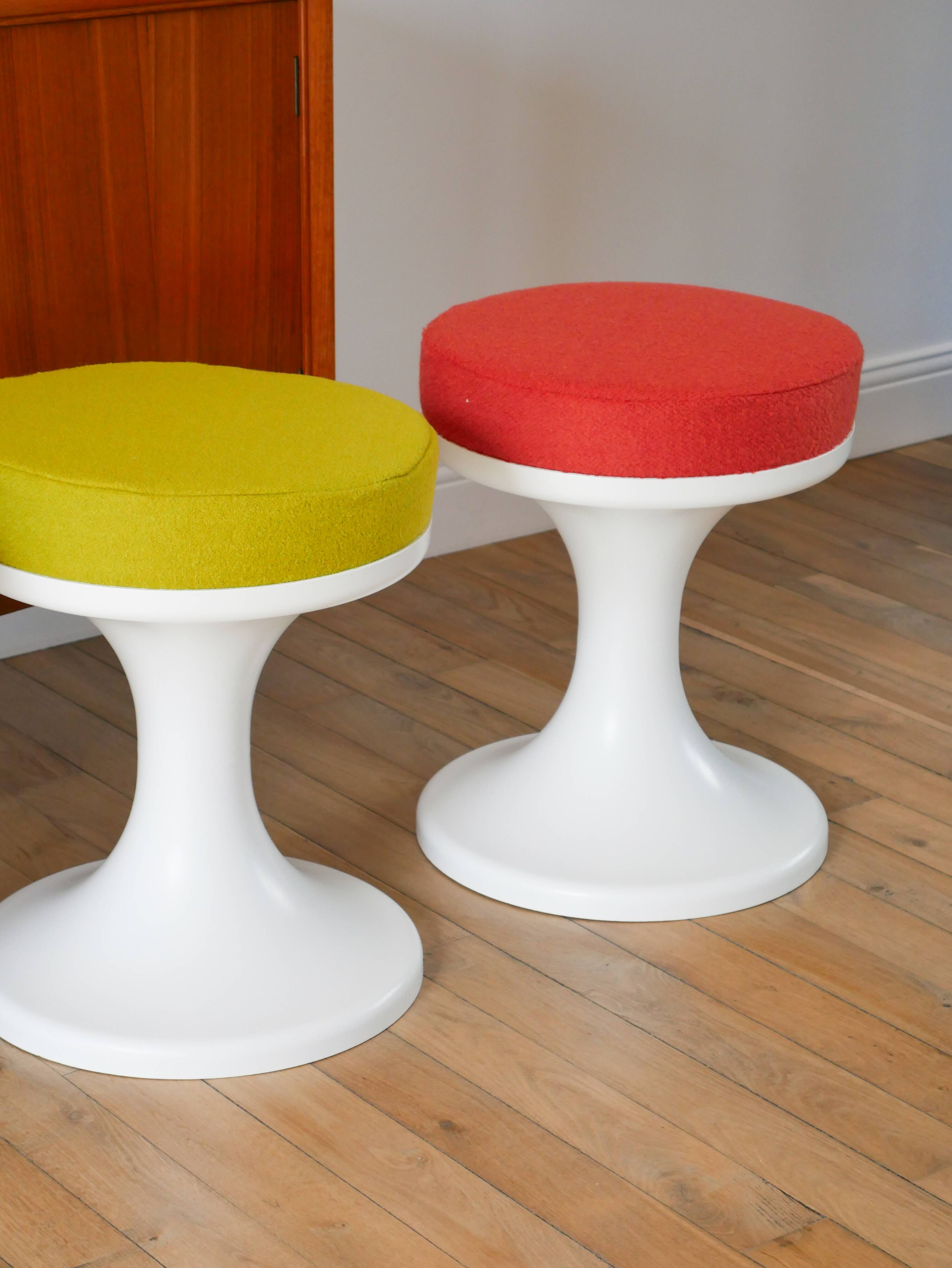 Tulip stool in Plastic and Wool, Rust, Space Age Design, 1970