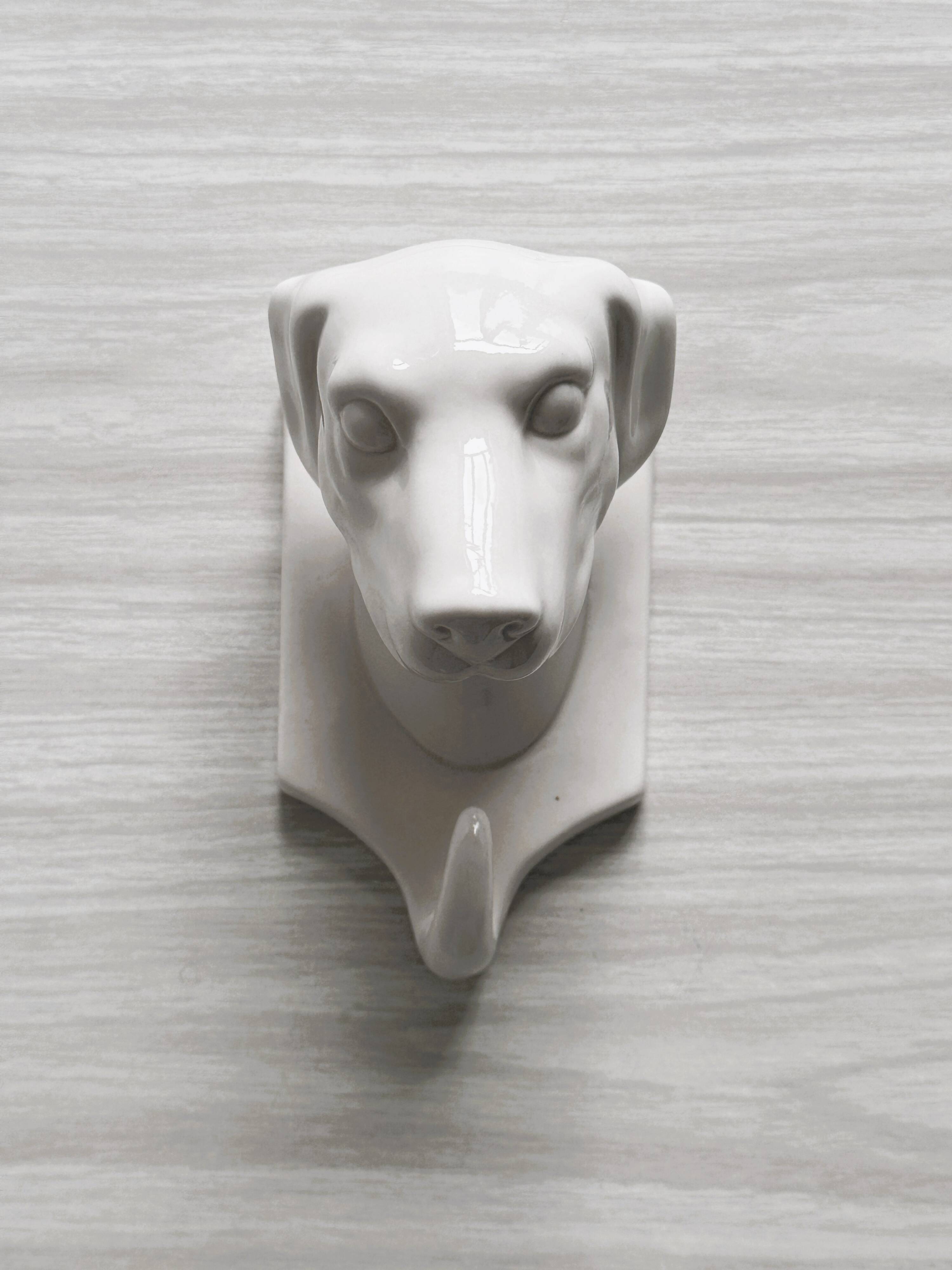 Patère en porcelaine chien.