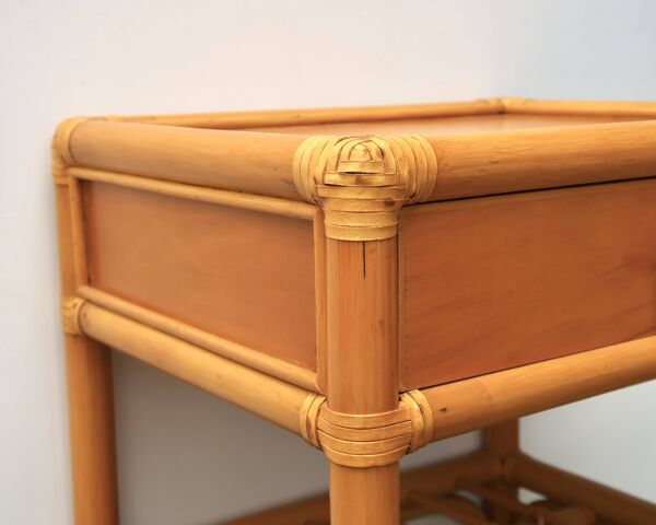 Table de chevet ou appoint en bois bambou et rotin, années 70