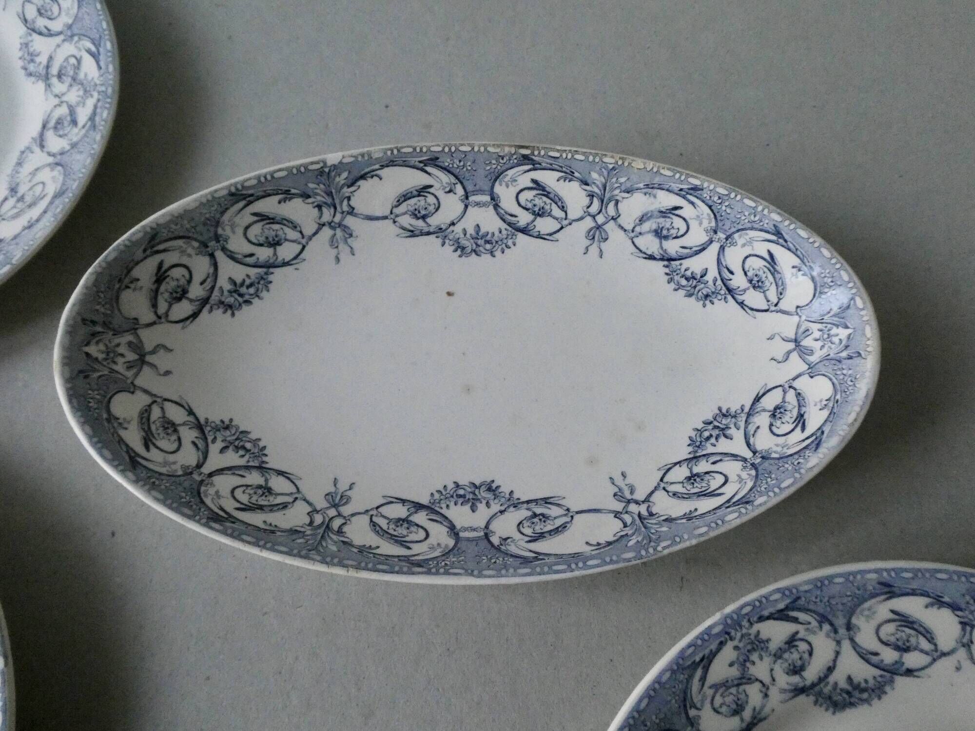 Set of 3 plates and 1 ravier Creil Montereau Terre de Fer, Dubarry décor
