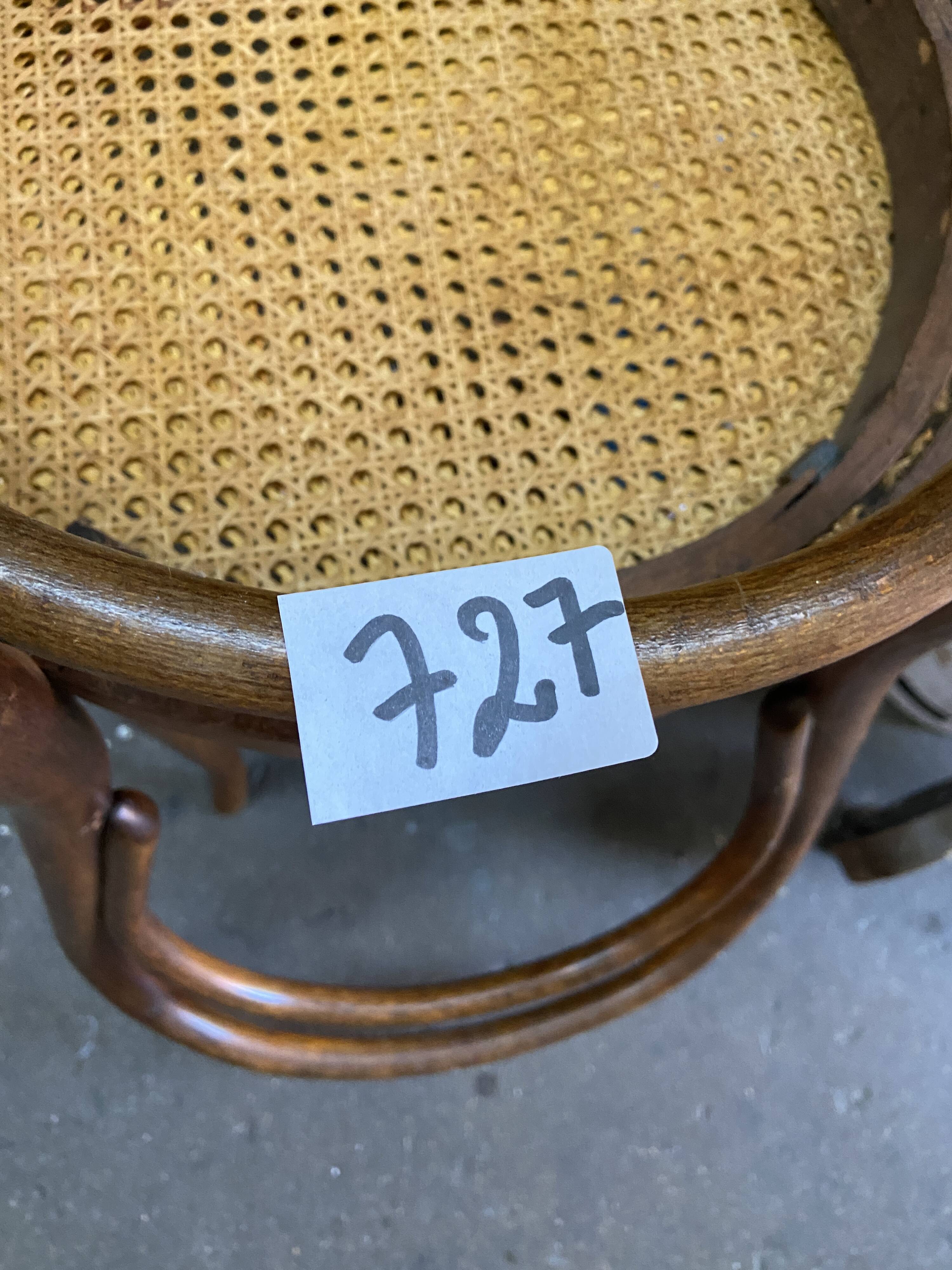 2 curved wood bistro chairs Fischel Thonet Nr 14