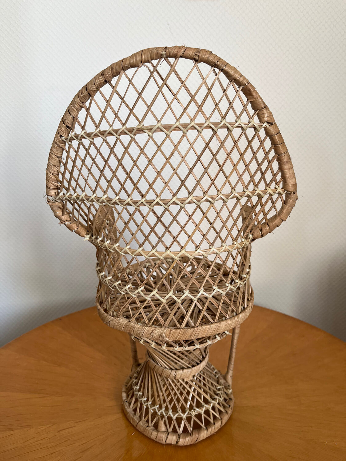 Emmanuelle vintage rattan plant holder