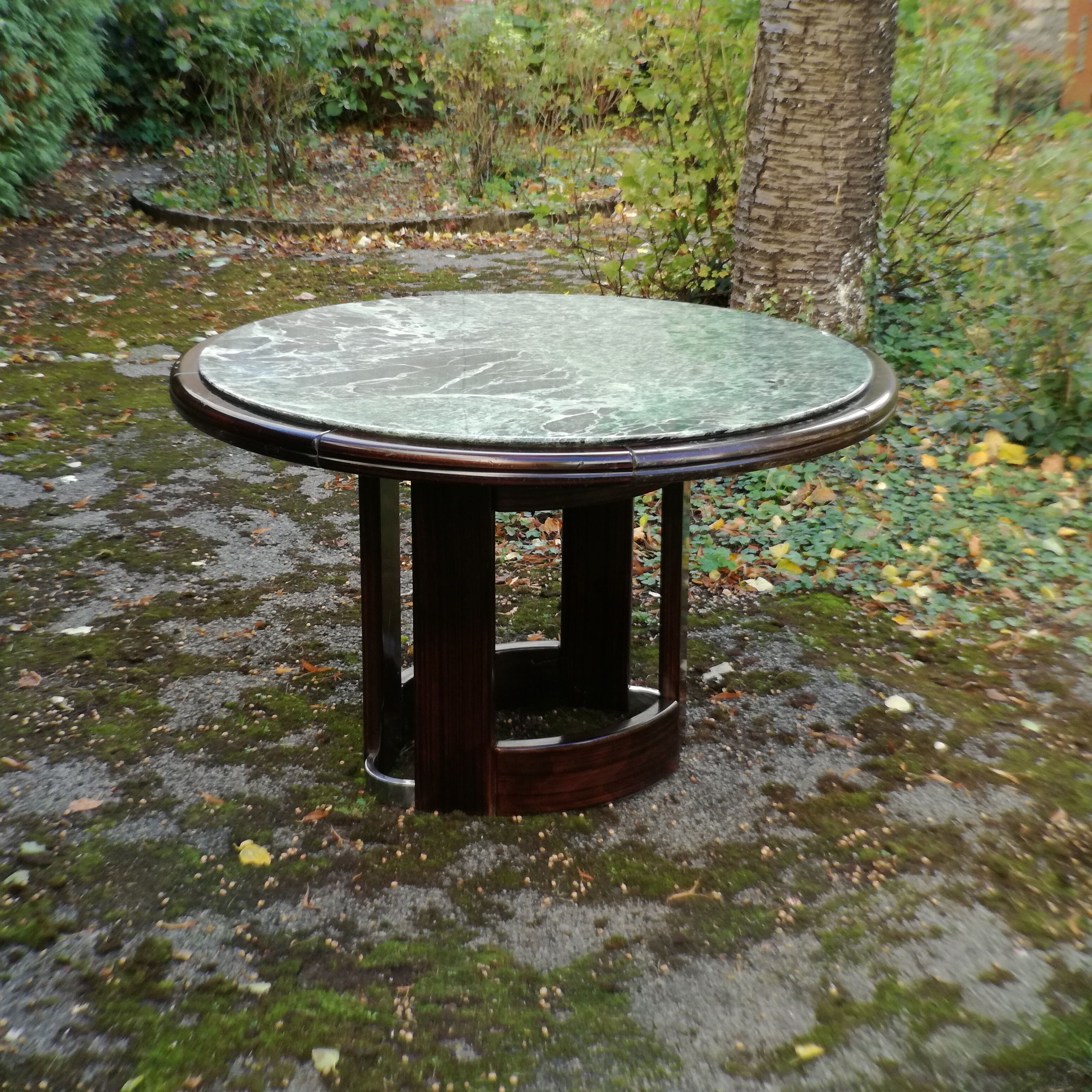 Art Deco round table in green marble