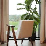 Fauteuil vintage bouclé blanc model 366 by Chierowski