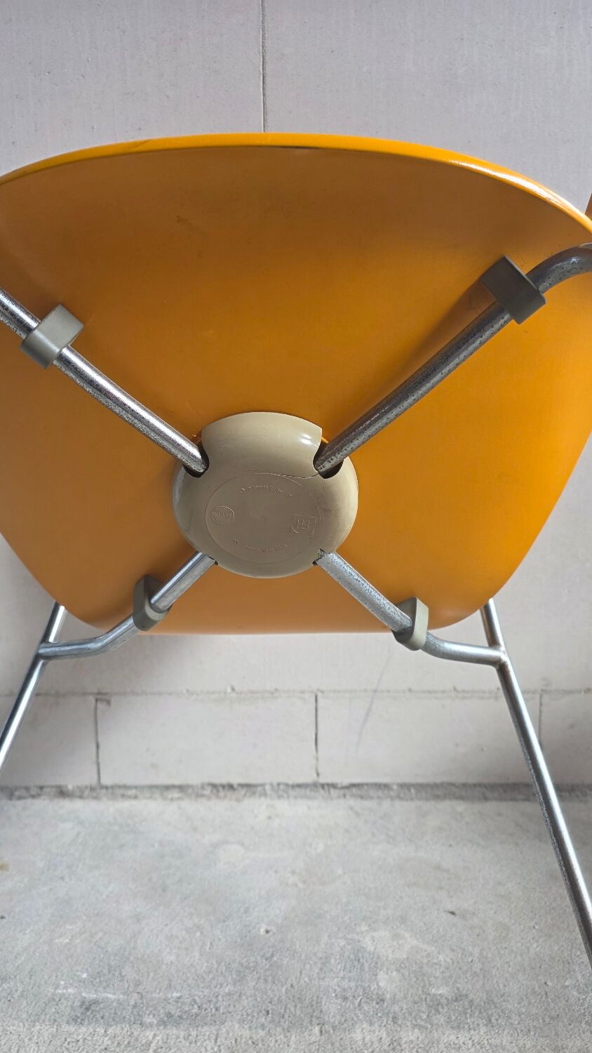 Arne Jacobsen Seaugull by Fritz Hansen