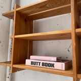 Wall mount pin "regain"