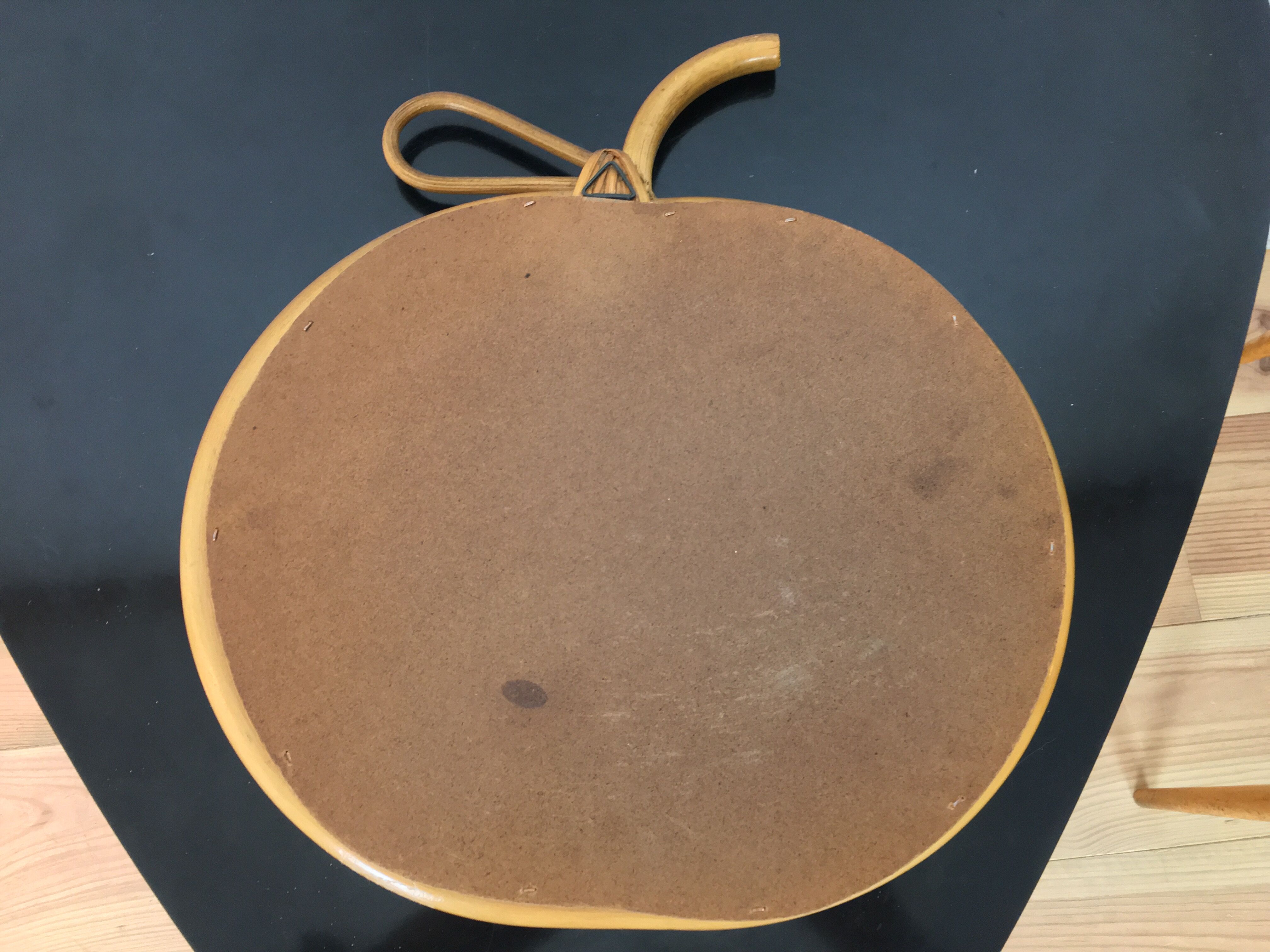 Mirror apple rattan 32 x 33 cm