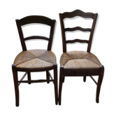 Duo de chaises dépareillées vintage paille
