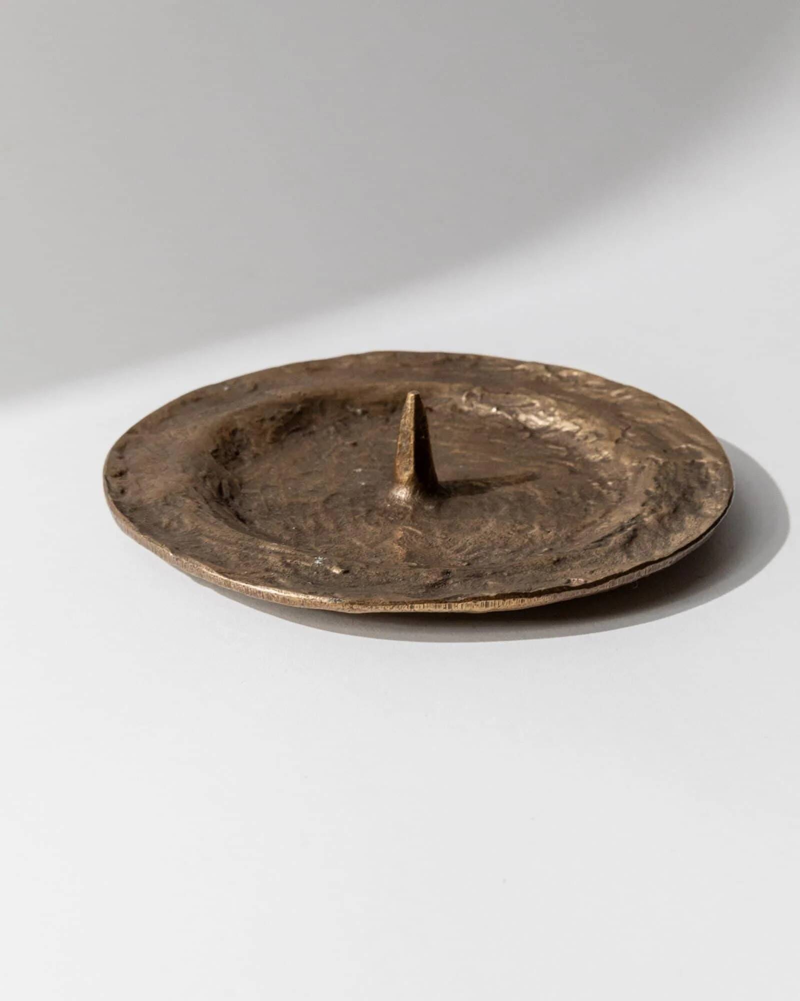 Vintage bronze candlestick from the 1960s, classic design, tray for medium to large candles.