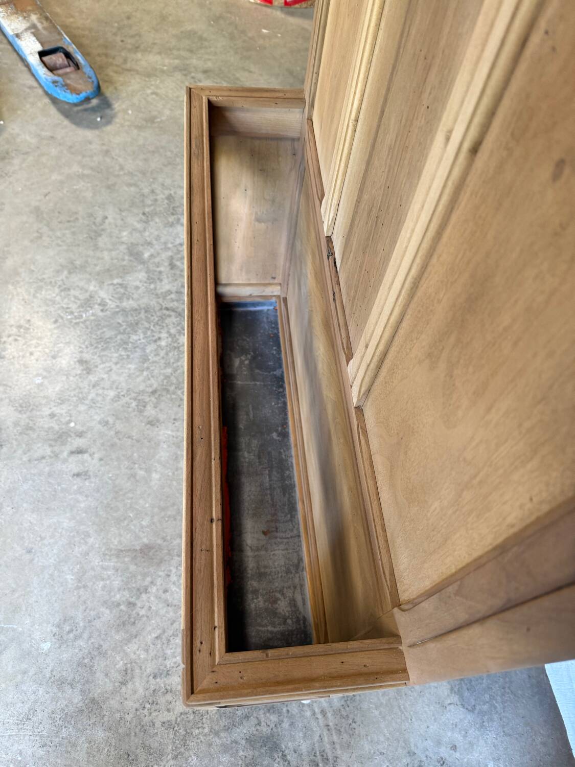 Entrance hall coat rack