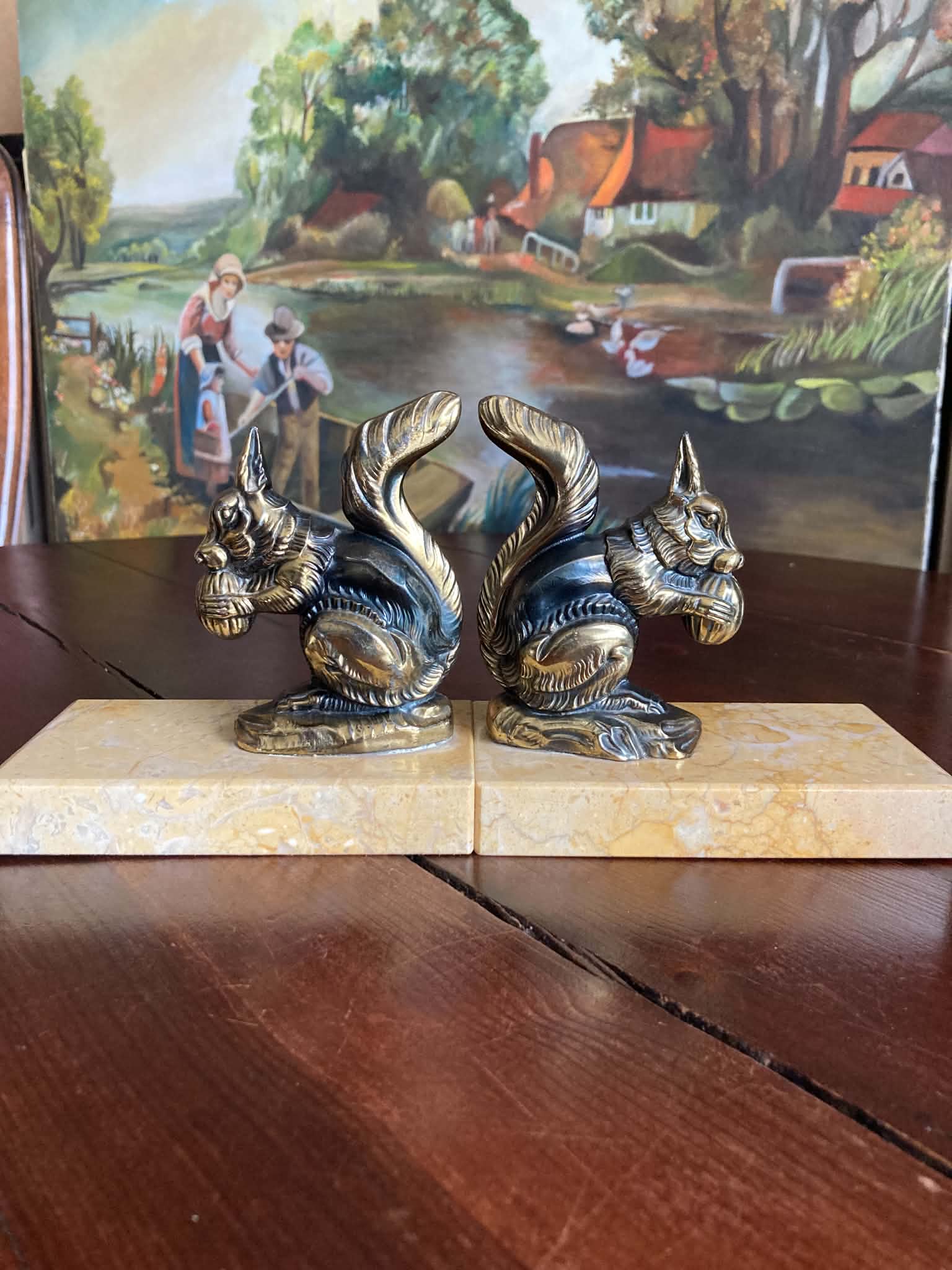 Squirrel bookends