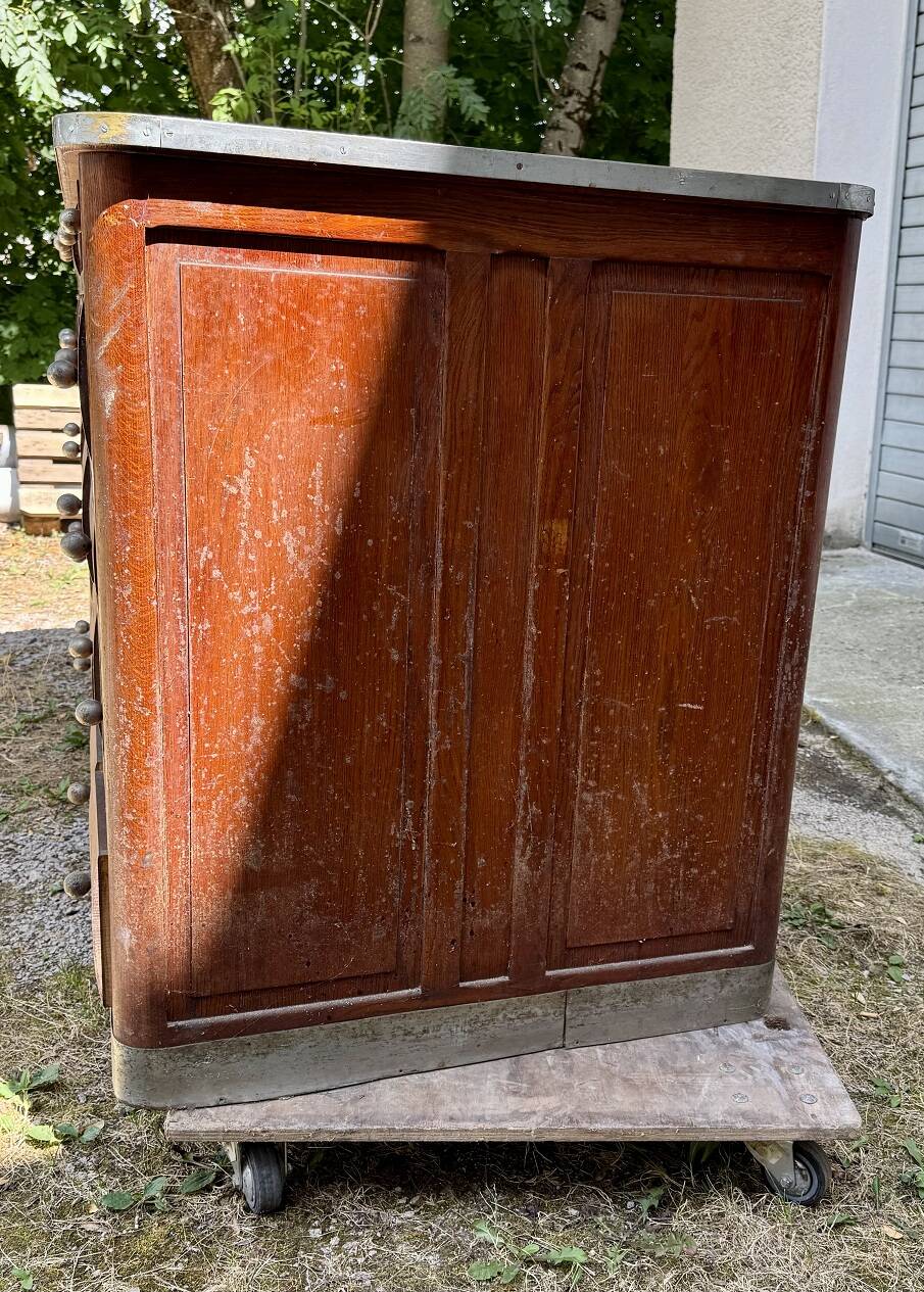 Meuble banque ou comptoir de métier a tiroirs et autres de Pharmacie