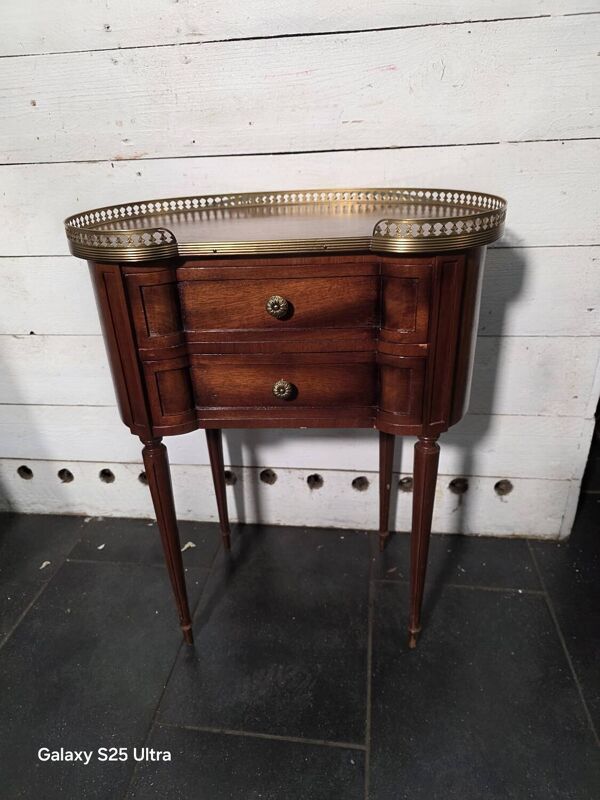 Table de chevet rognon style Louis XVI en acajou