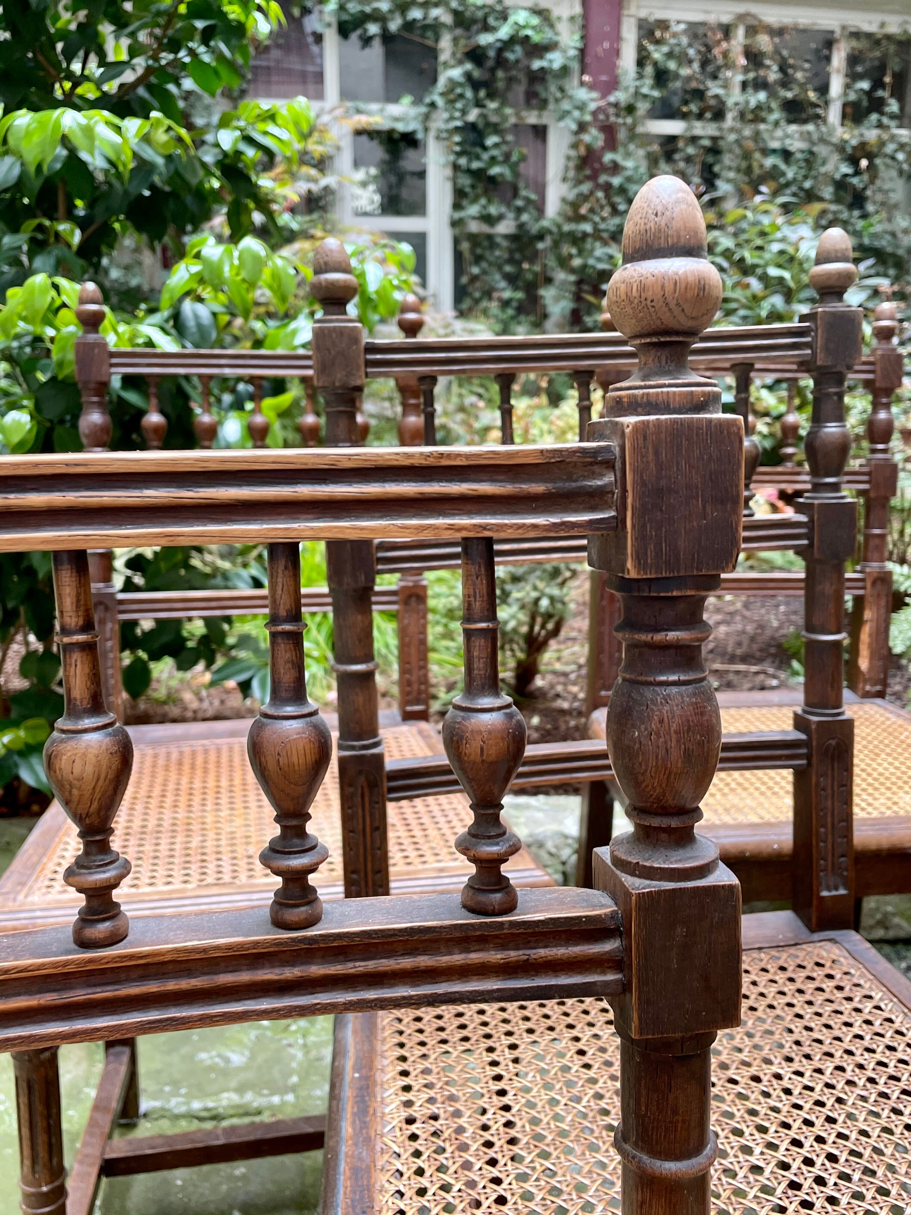 Lot de 6 chaises anciennes en bois