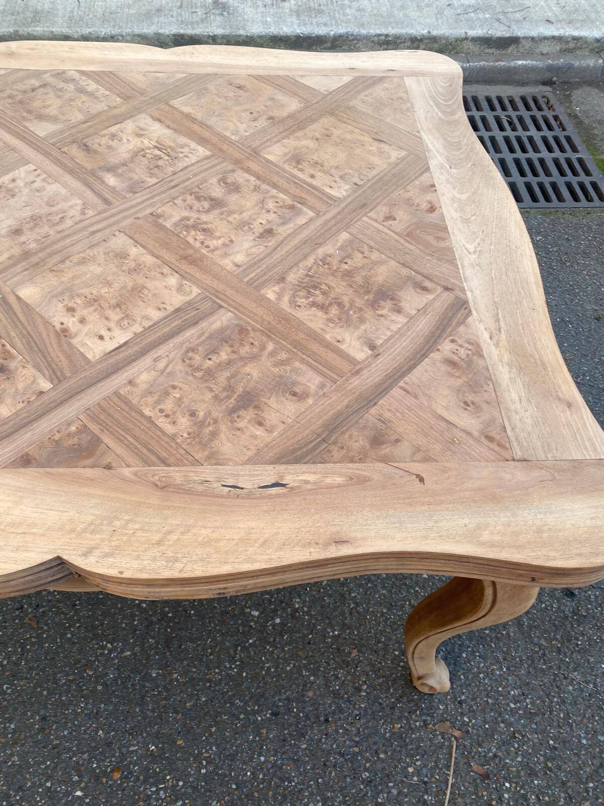 Louis XV extendable dining table, renovated, walnut, 250cm, 18th century.