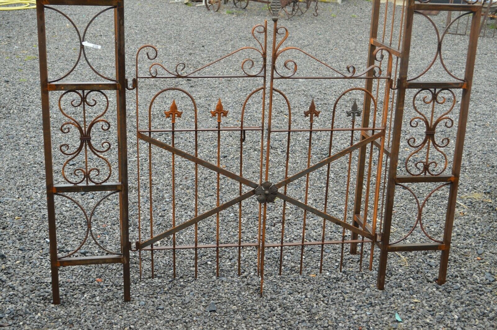 Arche de jardin avec portillon en fer forgé