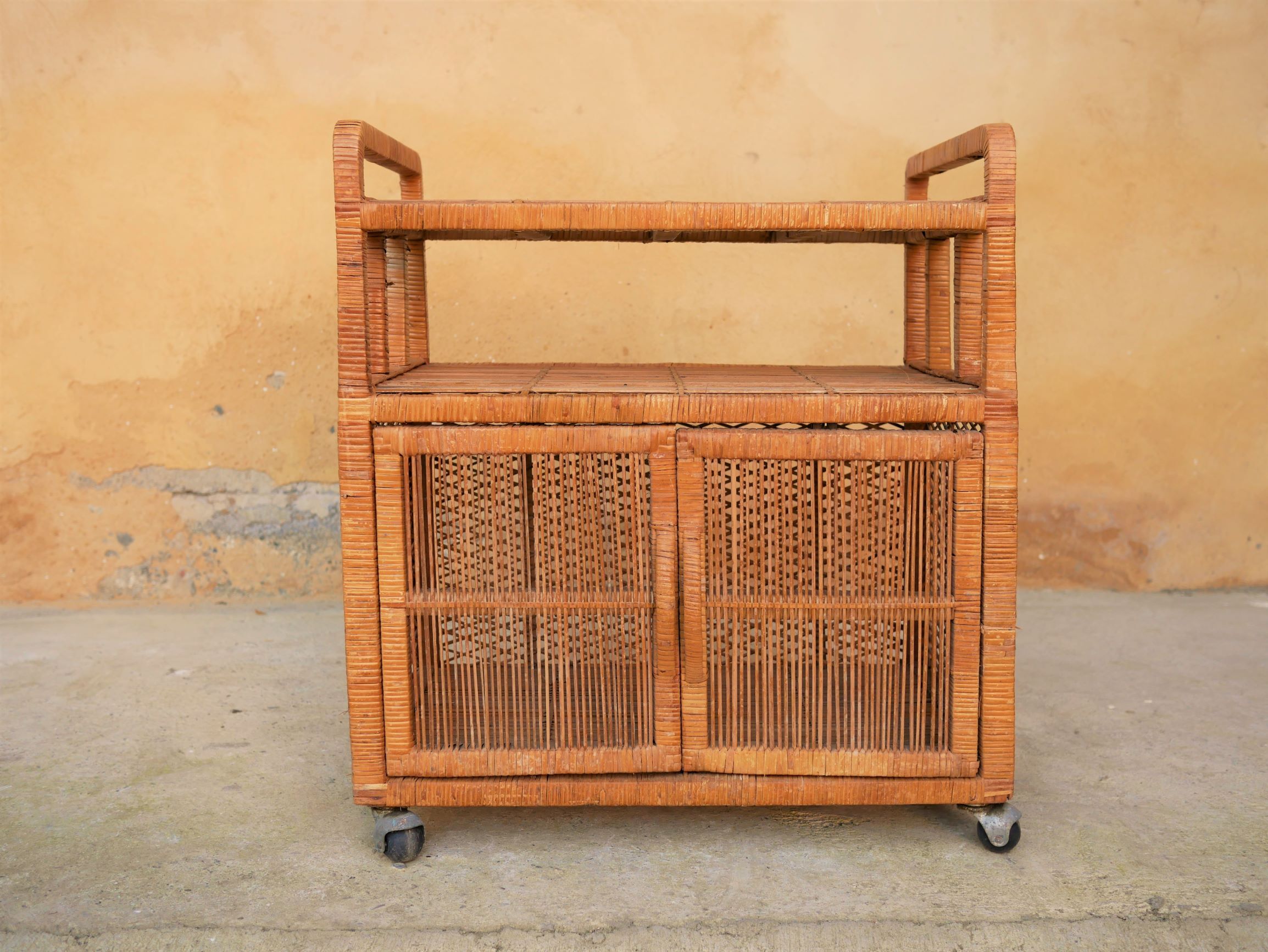Meuble de rangement vintage en rotin