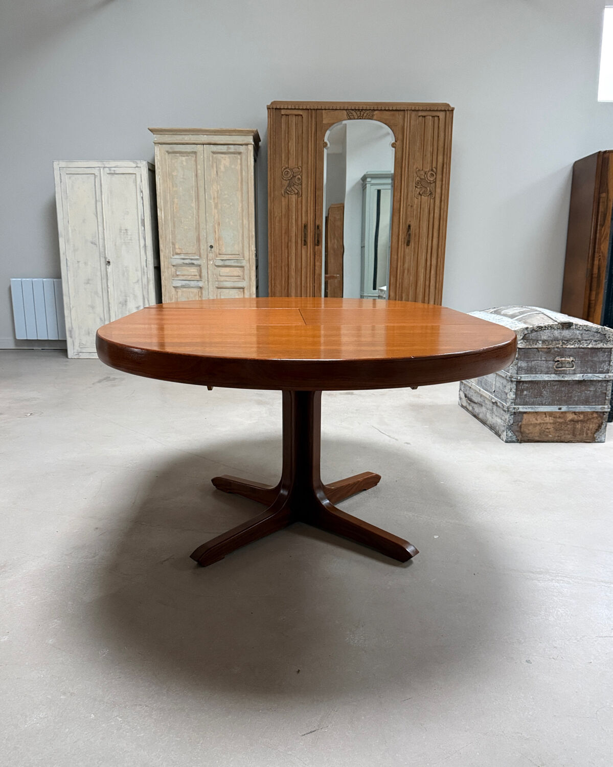 Extendable round table Baumann