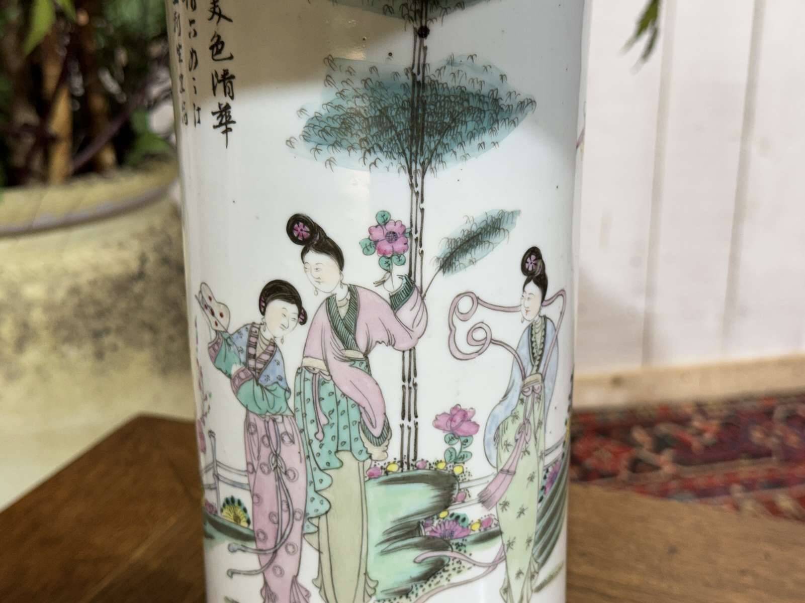 Lamp from the early 20th century - Chinese cylindrical vase in white porcelain.