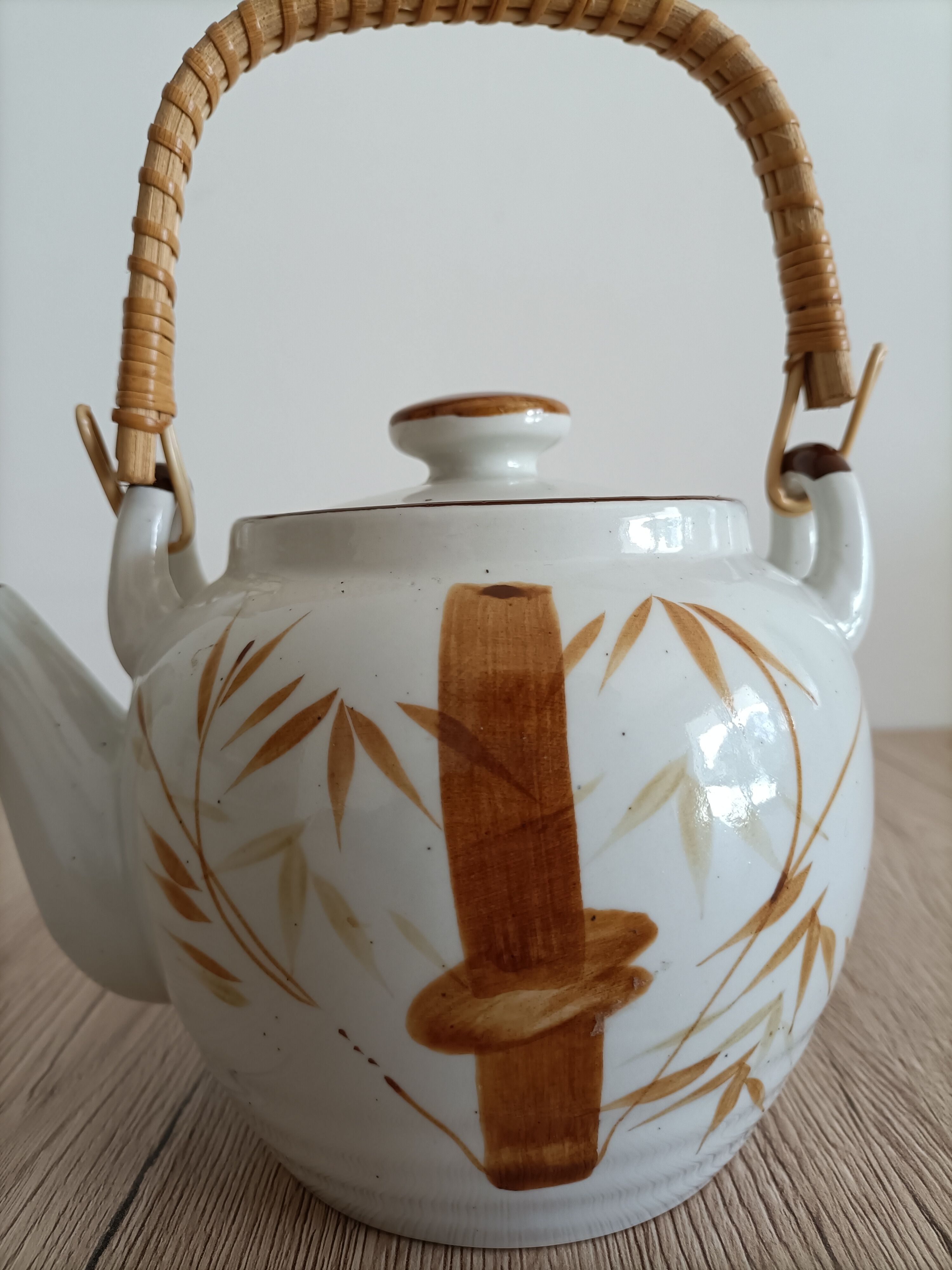 Théière de style asiatique anses en bambou