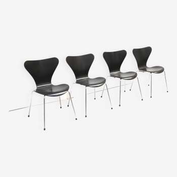 Suite de 4 chaises papillon par Arne Jacobsen pour Fritz Hansen