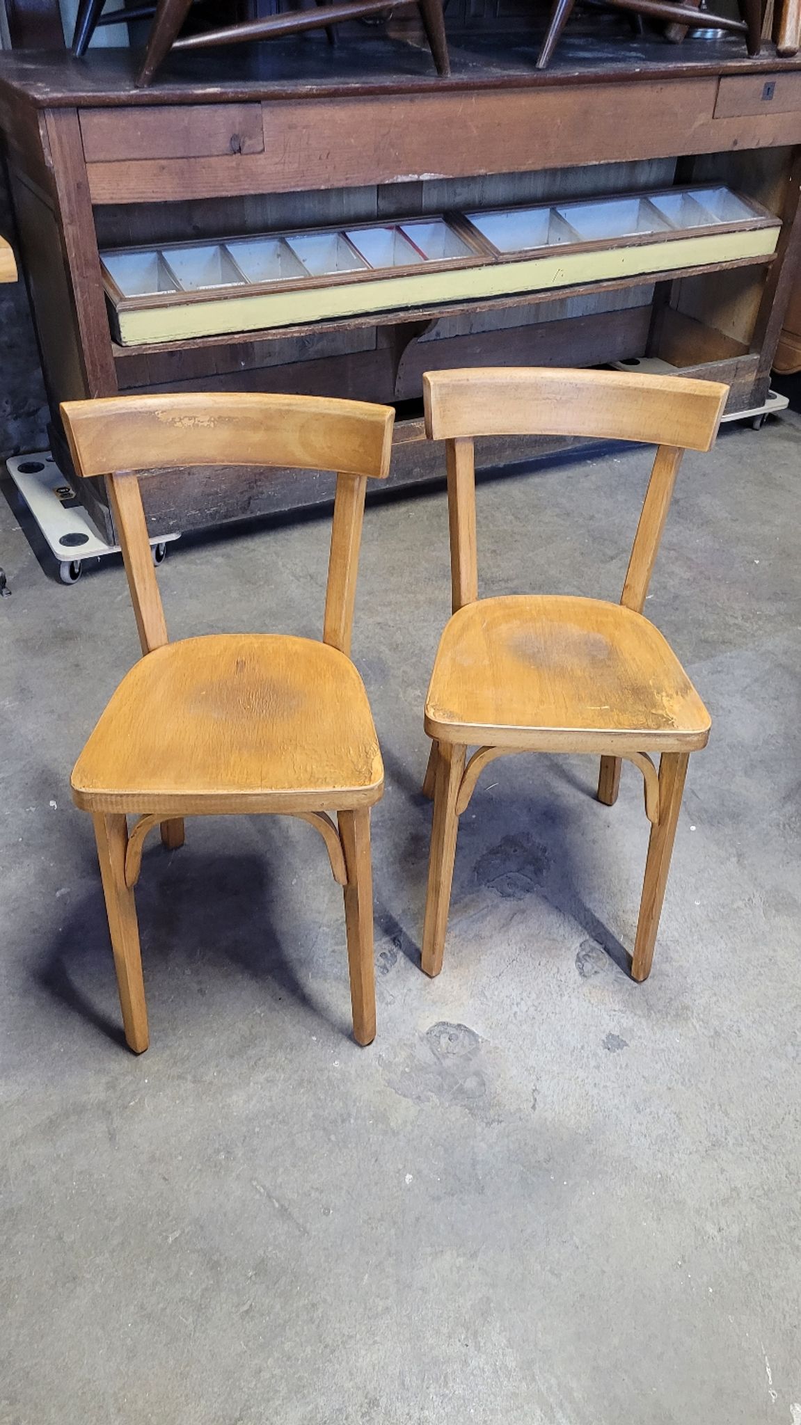 Paire de chaises de bistrot signé Baumann 1950