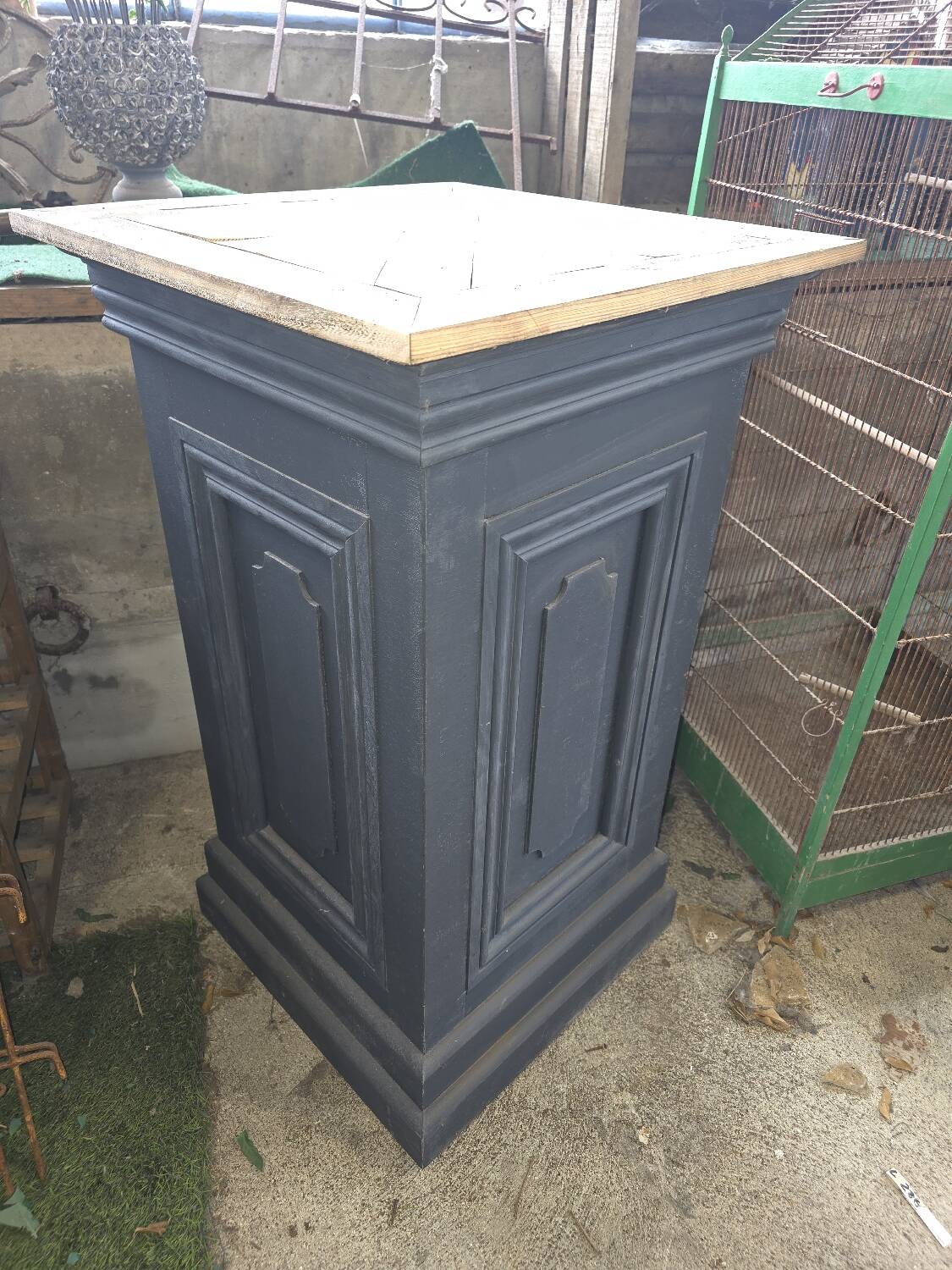 Patinated wooden base for a Medici vase or statue.